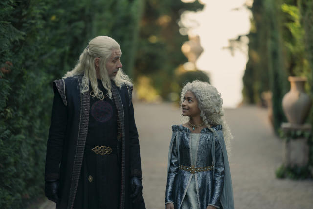Le roi Viserys Targaryen et la fille aînée Velaryon